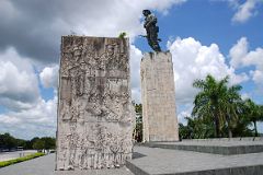 13 Cuba - Santa Clara - Monumento Ernesto Che Guevara - Side View.JPG